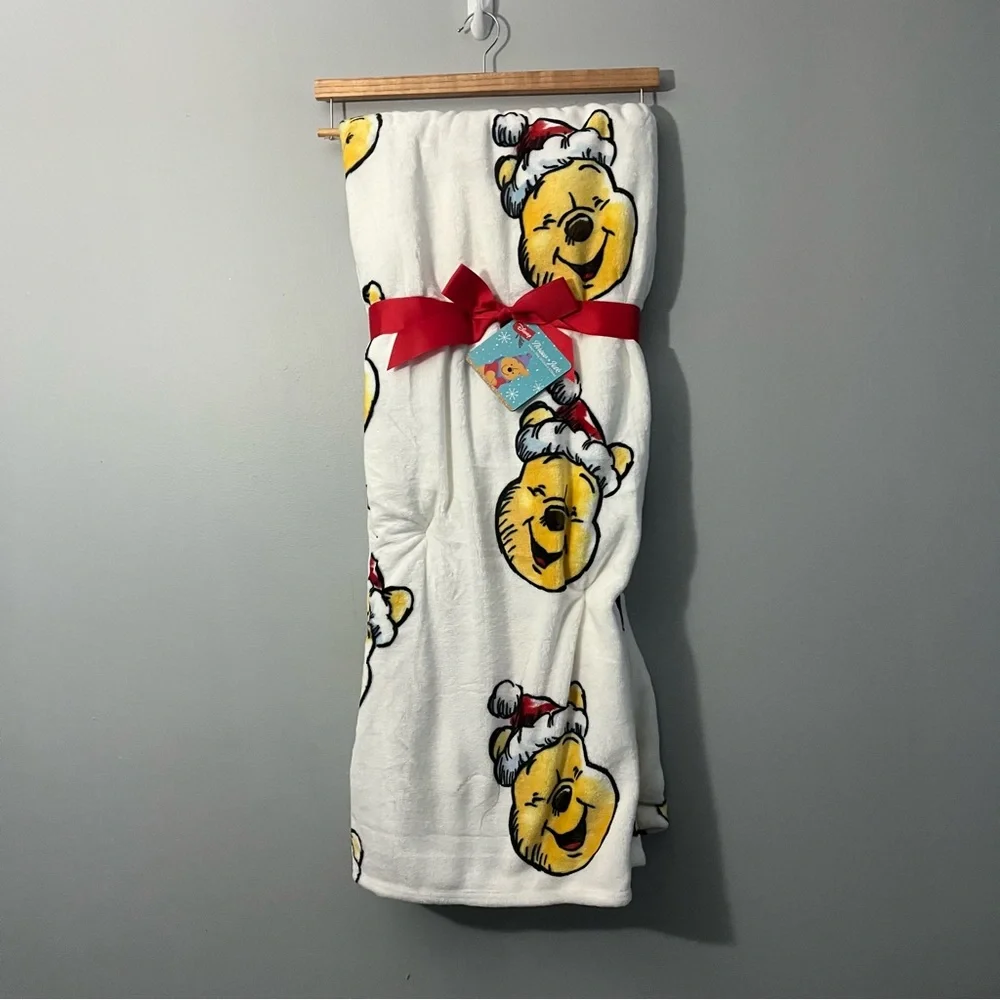 Disney Winnie the Pooh Santa Hat Holiday Christmas Throw Blanket 50 x 70 NWT